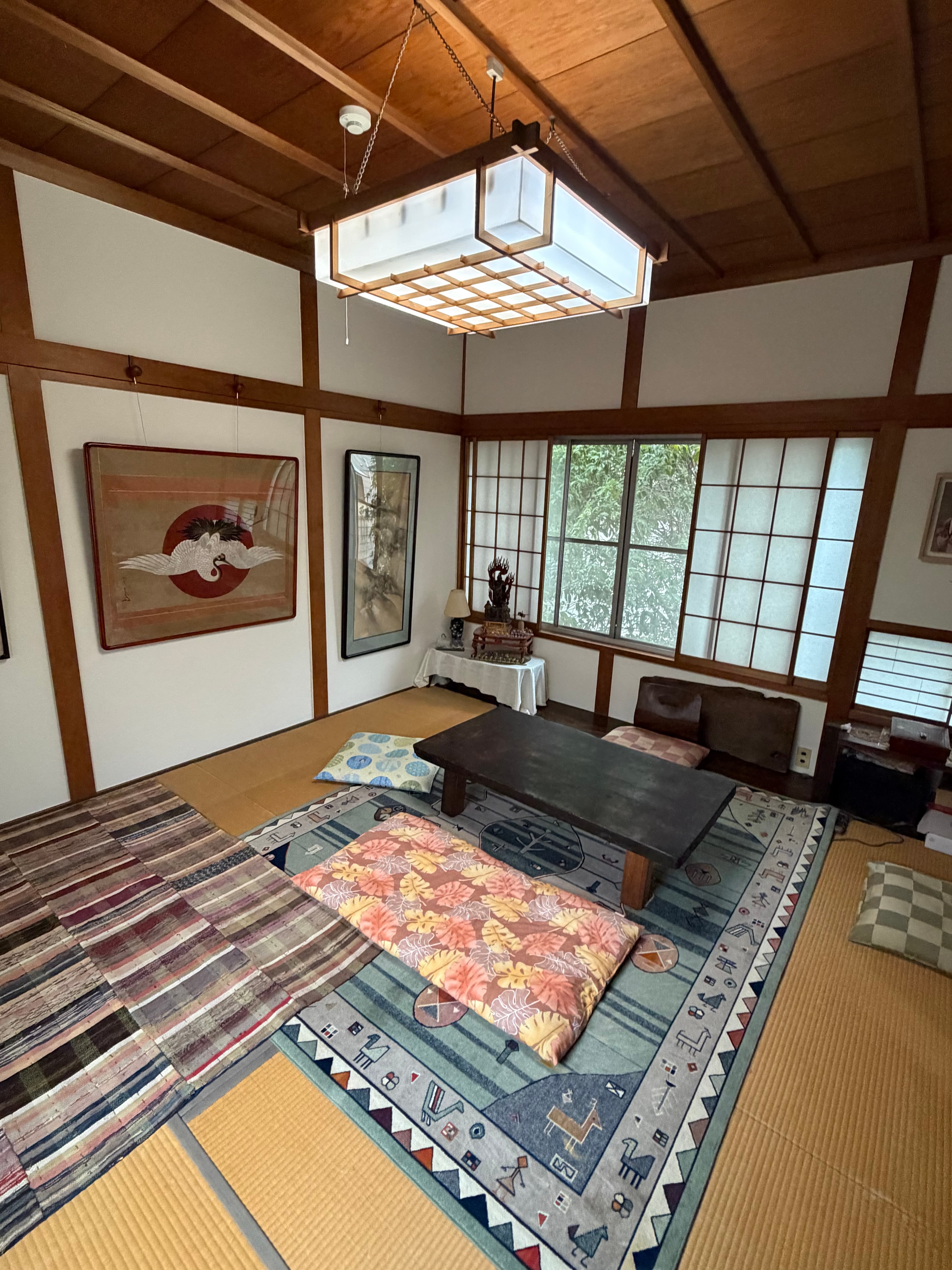 畳とちゃぶ台のあるサロンルーム